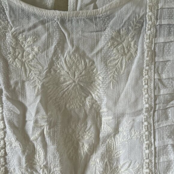 Xhilaration Women’s Floral Embroidered Top Sz Small White Flutter Sleeve Boho - Picture 4 of 8